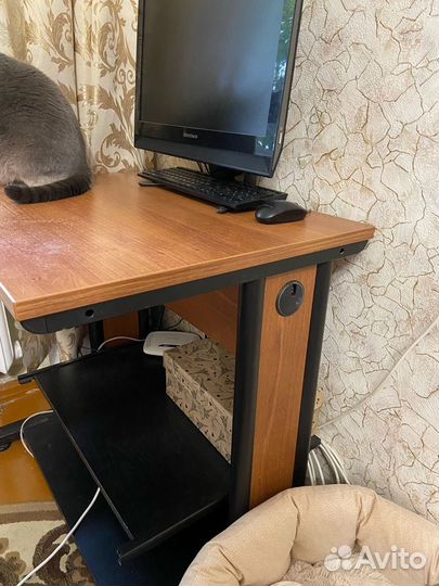 Письменный стол