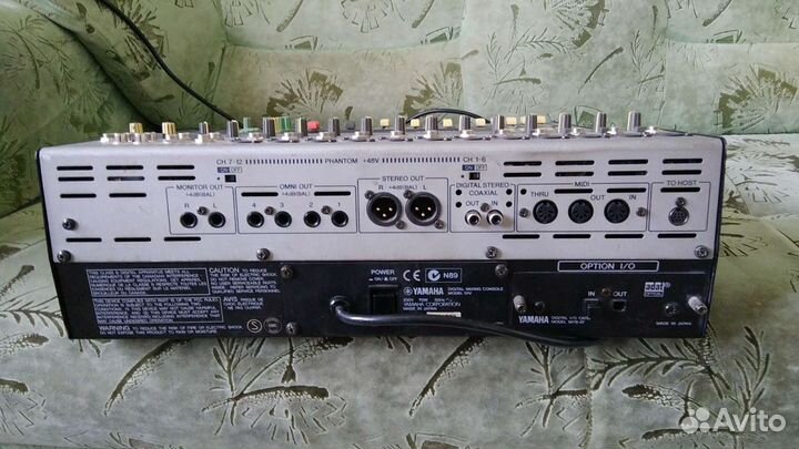 Цифровой микшерный пульт Yamaha