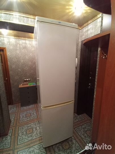 Холодильник 2х камерный