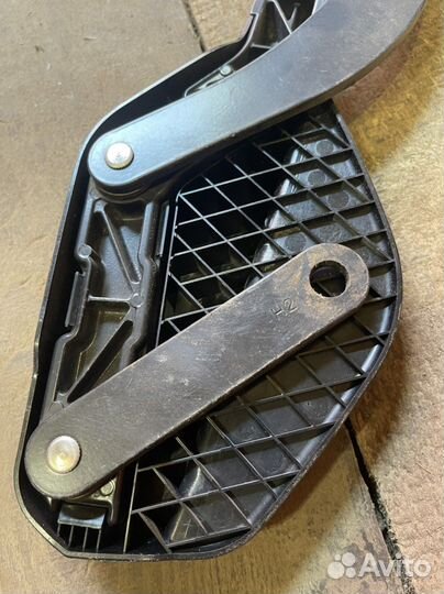 Поводок стеклоочистителя передний левый RX 350