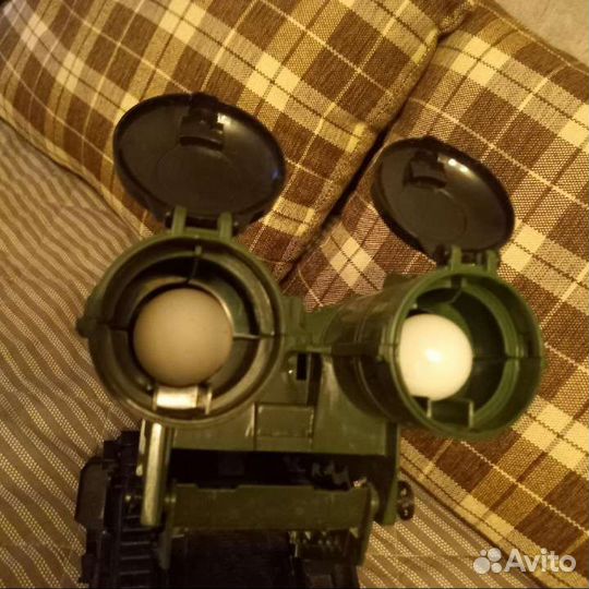 Машина стреляет мячиками