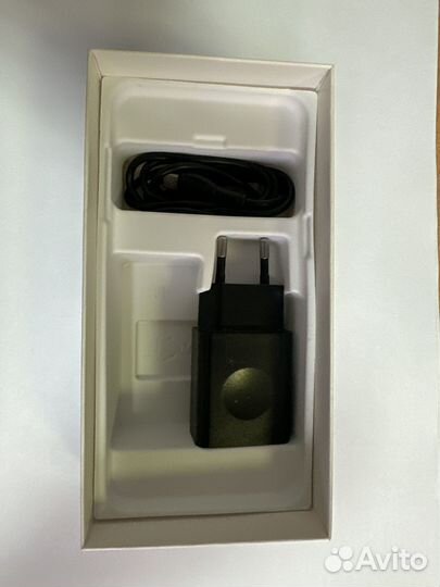 Samsung Galaxy A8 (2018), 4/32 ГБ