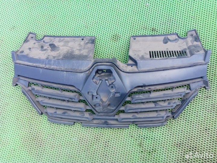 Решетка радиатора Renault Logan 2