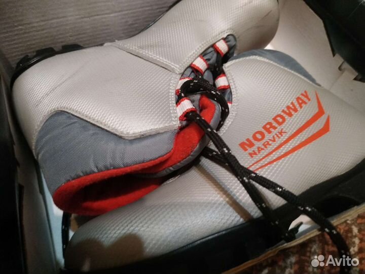 Лыжные ботинки