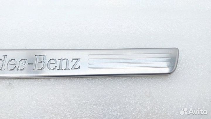 Накладка на порог передняя правая Mercedes-Benz
