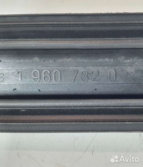 Молдинг двери передней правой BMW E36