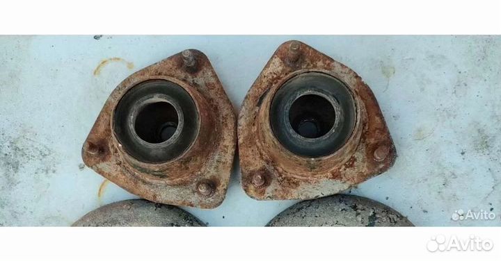 Задние опорные чашки пружины Нубира комплект