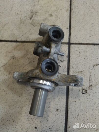 Главный тормозной цилиндр Hyundai Solaris