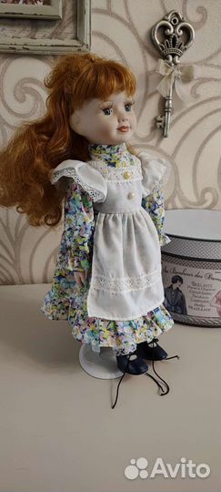 Кукла фарфоровая коллекционная