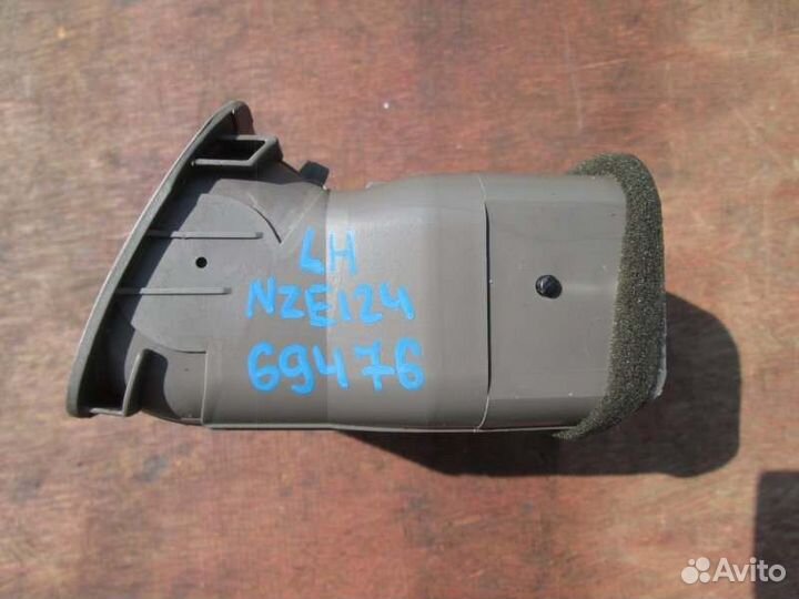 Дефлектор левый Toyota Corolla Fielder NZE124