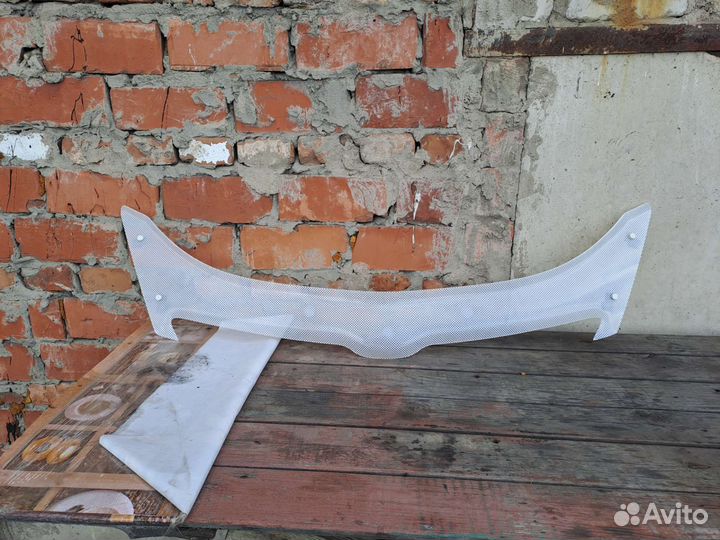 Дефлектор капота