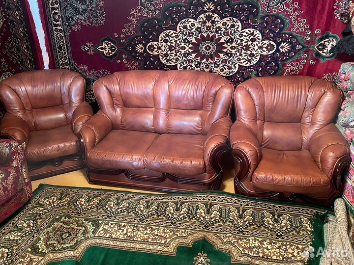 Диваны и кованая кровать