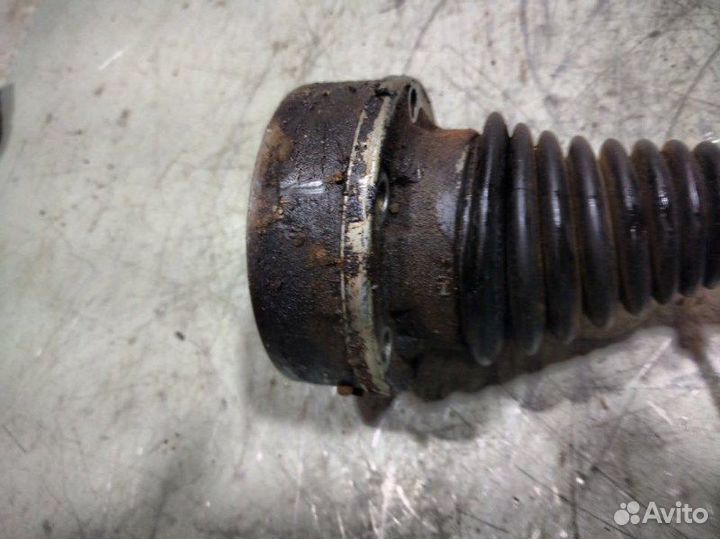 Привод (полуось) передний правый Volkswagen Polo