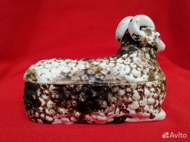 Фарфоровая масленка 