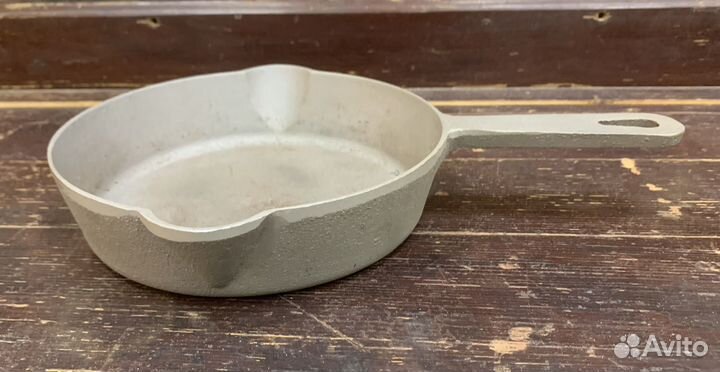 Советская чугунная сковорода