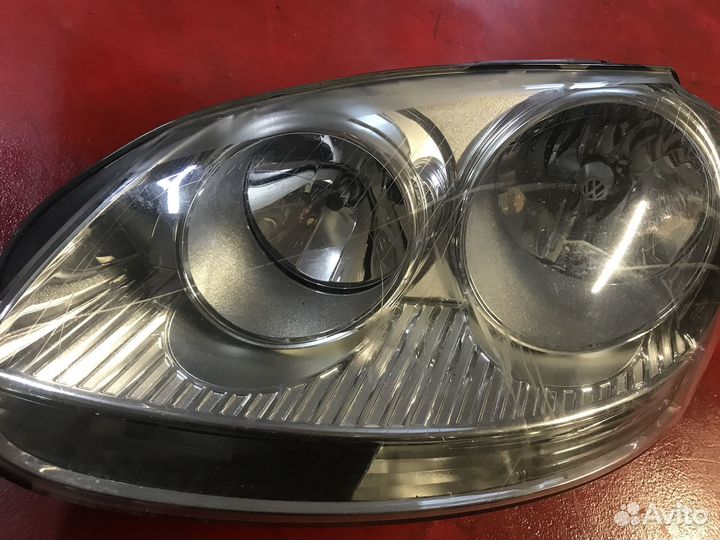 Фара левая Volkswagen Jetta 5 1K