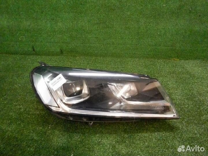 Фара правая Volkswagen Touareg