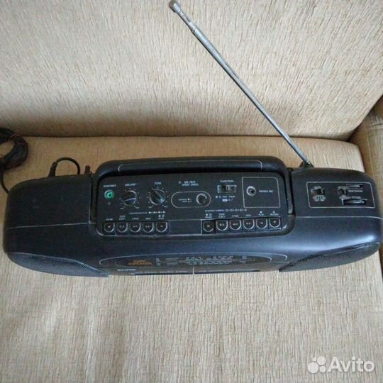 Стереофоническая магнитола 