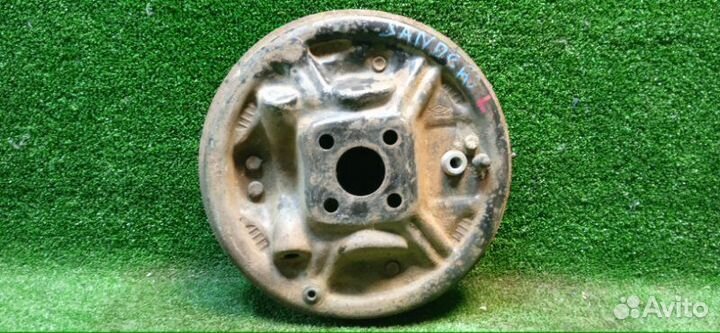 Щиток тормозного механизма задний левый Renault