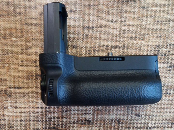 Батарейная ручка Sony VG-C3EM для A9, A7R III