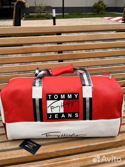 Tommy Hilfiger сумка дорожная красная