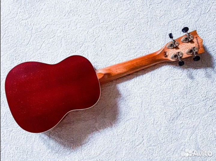 Отличная гитара укулеле Flight с лисичкой + чехол