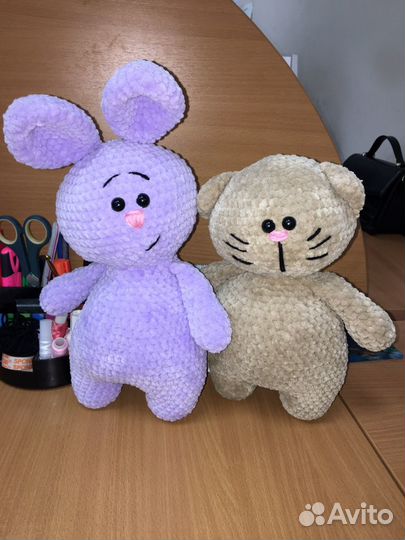 Плюшевый зайка и котик