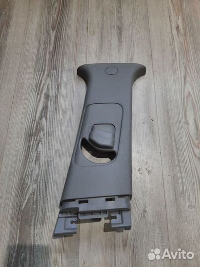 Обшивка средней стойки накладка ремня безопасности