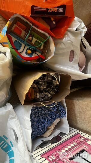 Отдам бесплатно одежду и игрушки для девочки