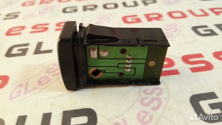 Кнопка включения обогрева двигателя SK б/у