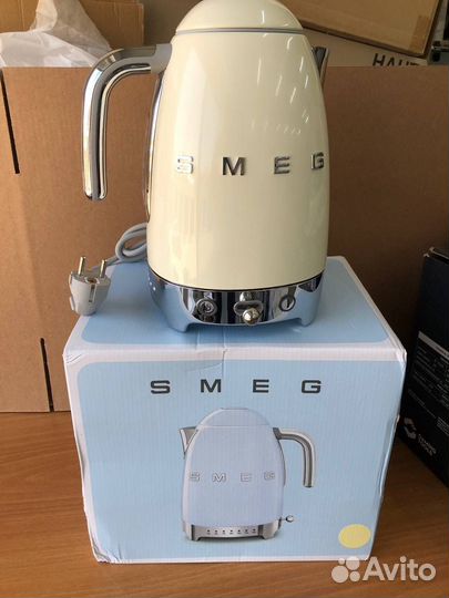 Электрочайник Smeg KLF04Crew кремовый 1,7л