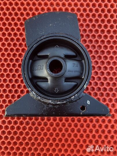 Опора двс нижняя передняя Mitsubishi Carisma