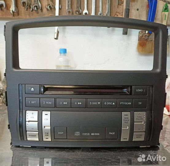 Штатная магнитола на Mitsubishi Pajero 4