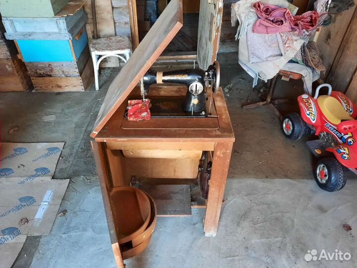 Швейная машинка пмз (комод)
