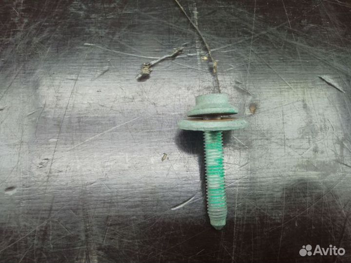 Болт крепления переднего бампера VAG 2938