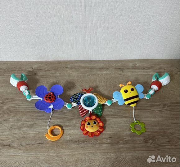 Игровая дуга с игрушками