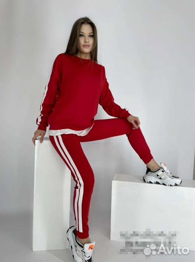 Спортивный костюм женский