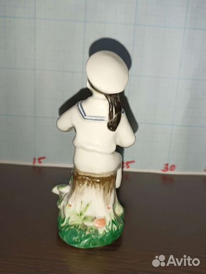 Фарфорная статуэтка 