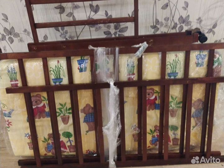 Детская кроватка с матрасом