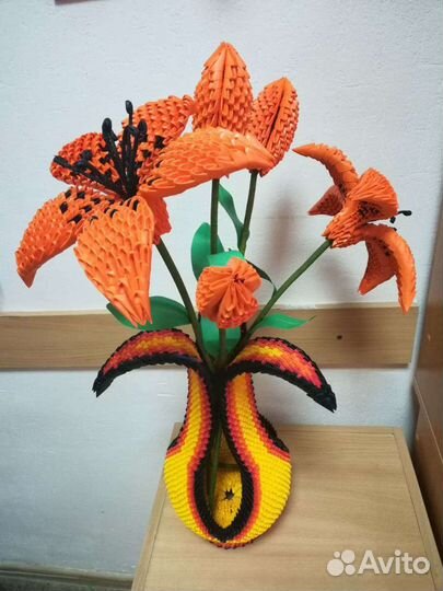 Лилия в вазе