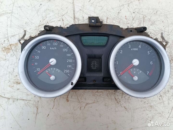 Щиток приборов Рено меган 2. 2005 г
