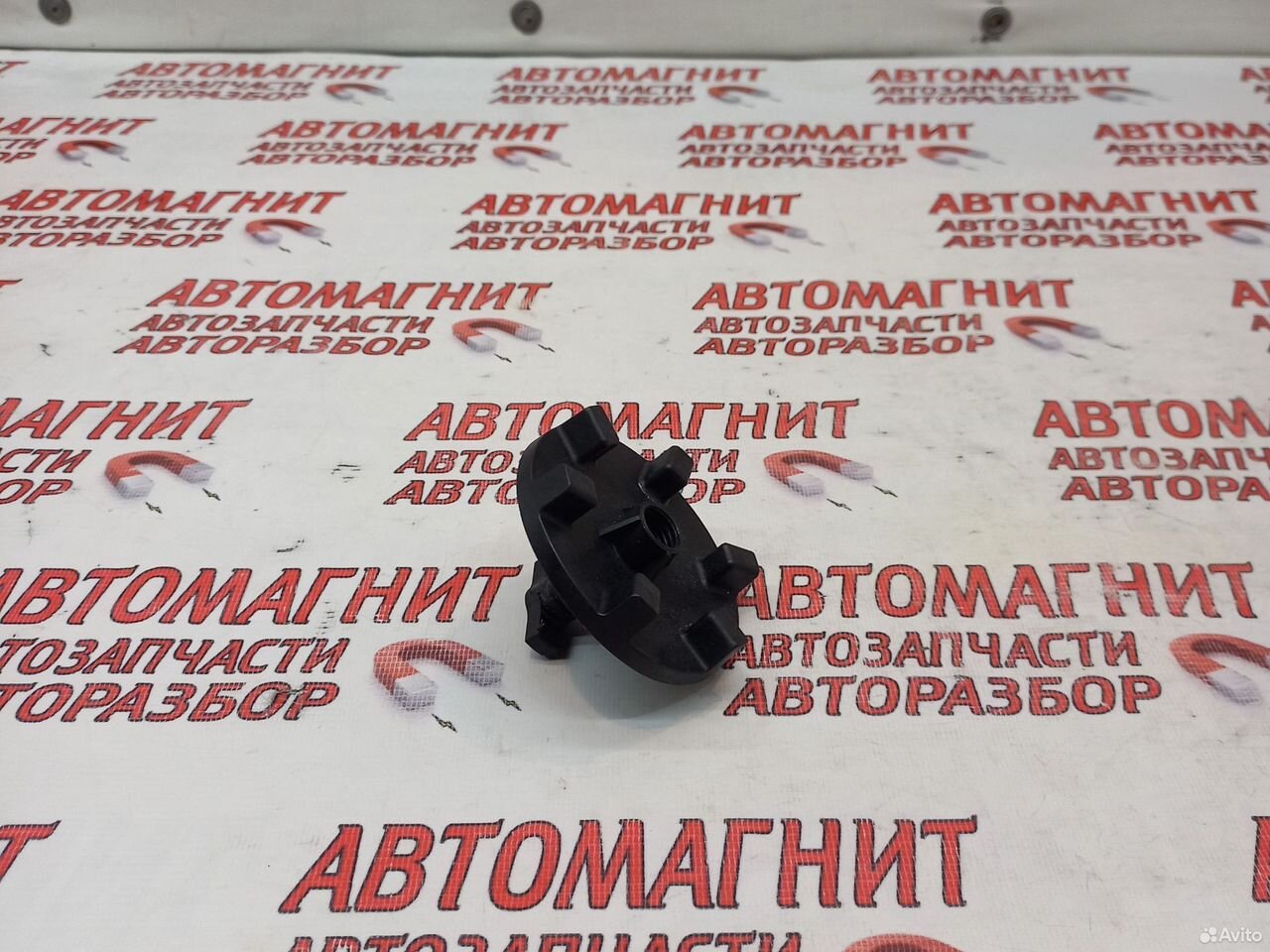 Болт запасного колеса Джили Монжаро