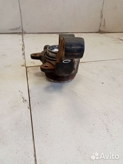 Кулак поворотный передний левый