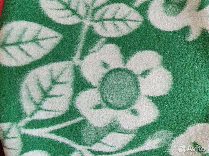 Одеяла разные, покрывало детское