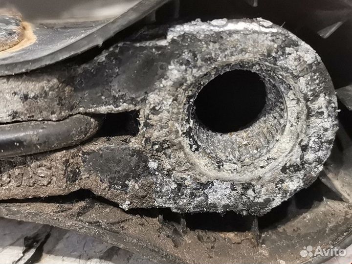 Щеткодержатель задний Ford Fusion 2004 1219316