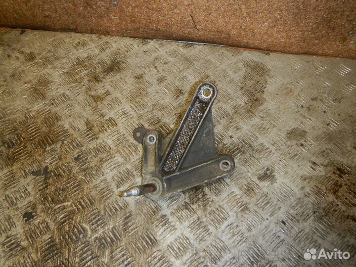 Кронштейн кпп, Renault -logan (05)