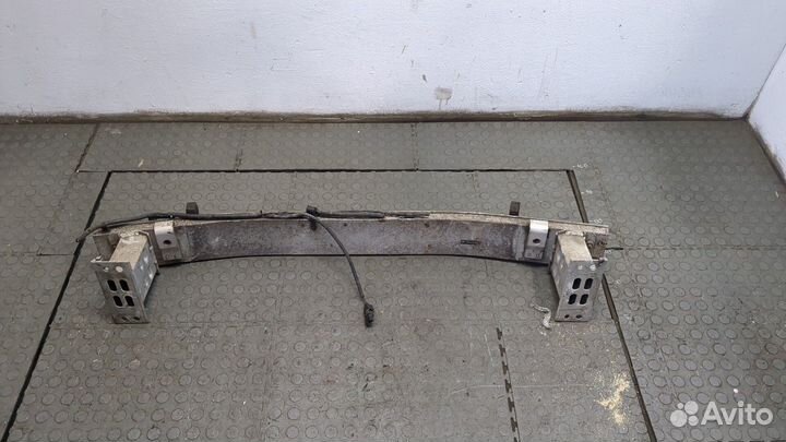 Усилитель бампера передний Toyota Prius