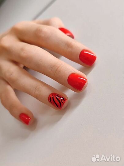 Модель на маникюр, покрытие гель лак
