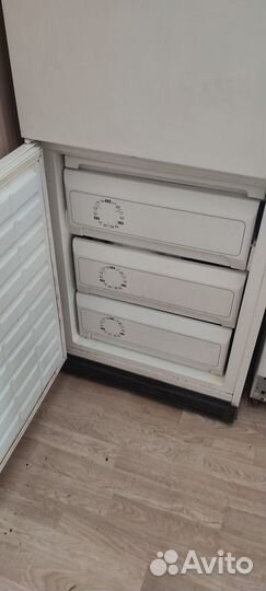 Холодильник бу Simens