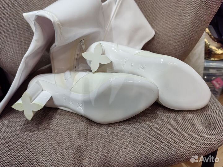 Новые белые ботфорты р. 37